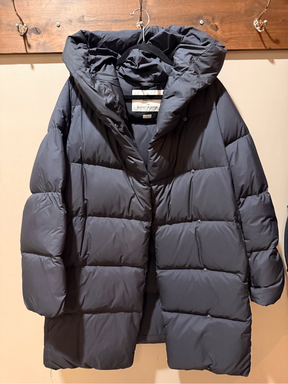 ARITIZIA /Babaton Black Quilted Hooded Duvet Puffer Coat size Medium